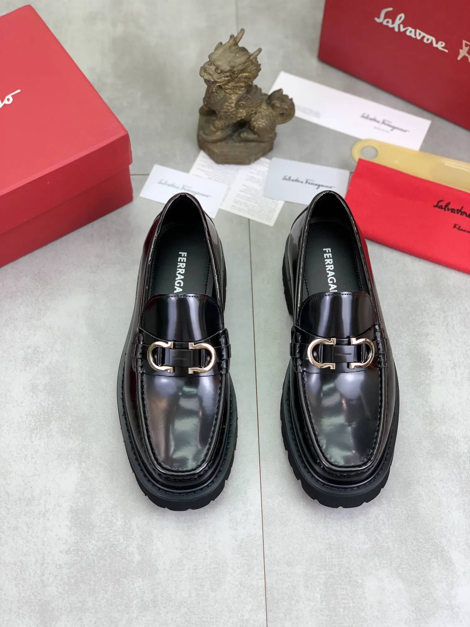 Men's Men's Shoes 💰P460💰[New Style] Water-dyed Niuli 🆘[Salvatore Ferragamo] Ferragamo's latest casual business leather shoes for men! Available at counters simultaneously! The fabric is made of specially imported original calfskin, the lining is made of imported water-dyed cowhide, and the original lightweight foam outsole is absolutely luxurious and leads the fashion trend. Matching code: 38-45; 4️⃣ colors available